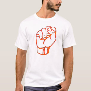 oranje vuist, op oranje T-shirt