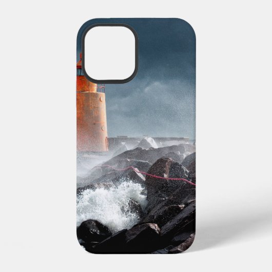 ORANJE VUURTOREN OP EEN ROTSPARTIJ iPhone HOESJE (Achterkant)