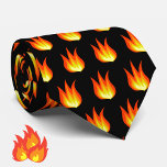 Oranje Vuurvlammenpatroon op Zwart Kleurrijk Stropdas<br><div class="desc">Riddle: Hoe kun je tegelijkertijd warm en koel zijn? Antwoord: Door het dragen van deze kleurrijke, originele stropdas van het vlampatroon! De felrode, oranje en gele vlammen op een heldere zwarte achtergrond zullen je zeker onderscheiden van het publiek. Een opvallend, eigentijds design dat een geweldig cadeau is voor een verjaardag,...</div>