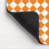 Oranje wit Checker Diamantpatroon Muismat (Hoek)