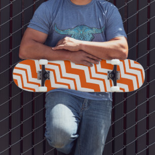 Oranje wit Chevron Zigzag Patroon Ontwerp Persoonlijk Skateboard