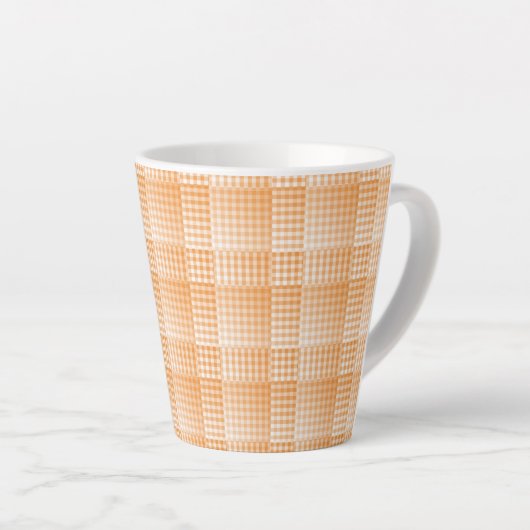 Oranje Witte Checker Abstract Patroon Latte Mok (Rechterhoek)