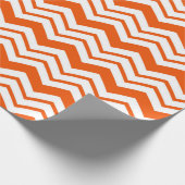 Oranje Witte Chevron Zigzag Patroon Ontwerp Cadeaupapier (Hoek)