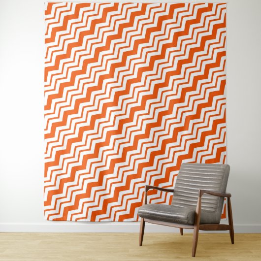 Oranje Witte Chevron Zigzag Patroon Ontwerp Wandkleed (In situ)