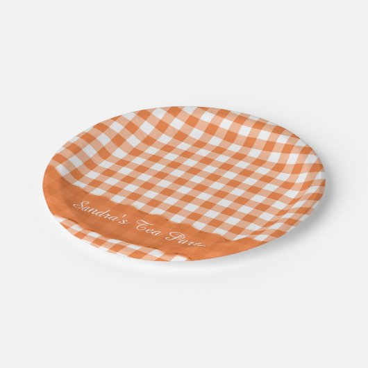Oranje Witte Gingham Pattern Gepersonaliseerde Par Papieren Bordje (Gekanteld)