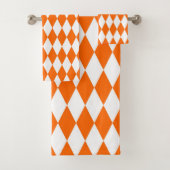 Oranje Witte Harlequin Diamonds Checkers Ontwerp Bad Handdoek (Insitu)