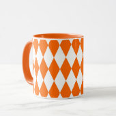 Oranje Witte Harlequin Diamonds Checkers Ontwerp Mok (Voorkant links)