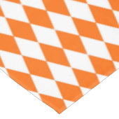 Oranje Witte Harlequin Diamonds Checkers Ontwerp Tafelkleed (Gekanteld)
