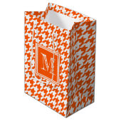 Oranje Witte Houndstooth | Modern monogram Medium Cadeauzakje (Voorkant Gekanteld)