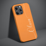 Oranje Witte Legant Calligrafieschrift Naam Case-Mate iPhone 14 Hoesje<br><div class="desc">De Oranje Wit Elegant Manuscript van de Kalligrafie de Aangepaste iPhone 14 de Slimme Gevallen van de Telefoon kenmerkt een modern en trendy eenvoudig en stijlvol ontwerp met uw gepersonaliseerde naam in elegante hand geschreven kalligrafiekmanuscripttypografie op een oranje achtergrond. Ontworpen door ©Evco Studio www.zazzle.com/store/evcostudio</div>