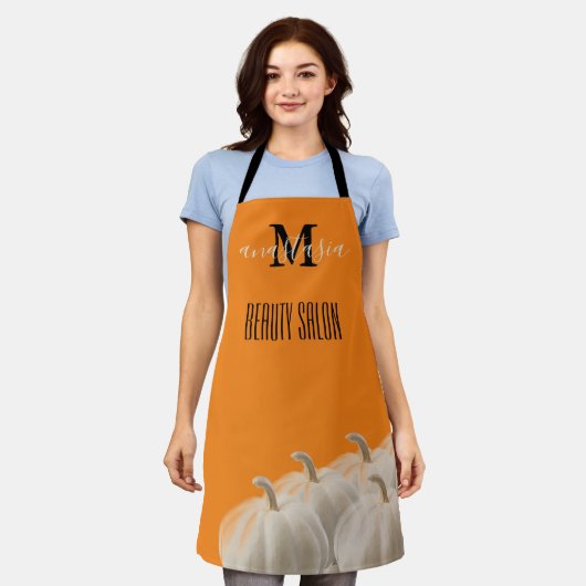 Oranje witte pompoen Beauty Salon Monogram Apron Schort (Gedragen)