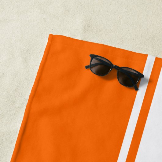Oranje witte racestripes Gold monogrammen pool Strandlaken (In situ)