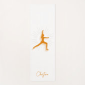 Oranje-witte yogapose met aangepaste naam yogamat (Voorkant)