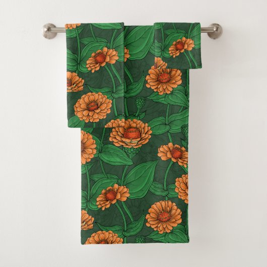Oranje Zinnia bloemen, groene bladeren op donkergr Bad Handdoek (Insitu)