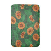 Oranje Zinnia bloemen, groene bladeren op donkergr Badmat (Voorkant Verticaal)