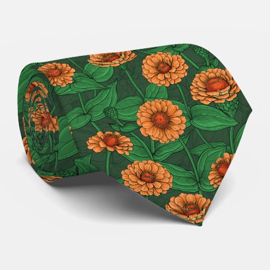 Oranje Zinnia bloemen, groene bladeren op donkergr Stropdas (Opgerold)