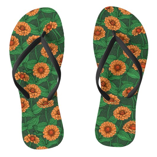 Oranje Zinnia bloemen, groene bladeren op donkergr Teenslippers (Voetbed)