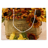 Oranje zonnebloemen in tin mandje groot cadeauzakje (Voorkant)