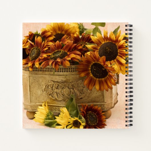 Oranje zonnebloemen in tin mandje notitieboek (Achterkant)