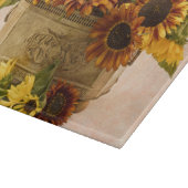 Oranje zonnebloemen in tin mandje snijplank (Hoek)