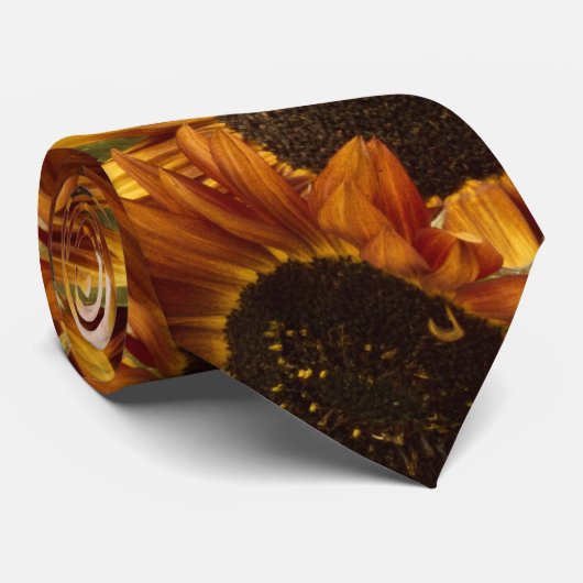 Oranje zonnebloemen in tin mandje stropdas (Opgerold)