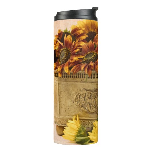 Oranje zonnebloemen in tin mandje thermosbeker (Gedraaid links)