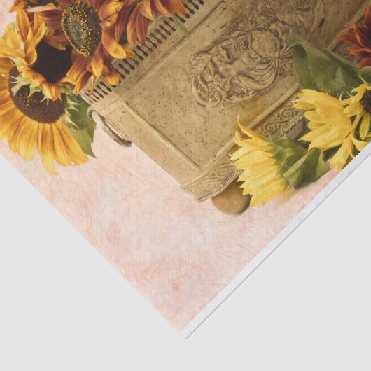 Oranje zonnebloemen in tin mandje tissuepapier (Detail)