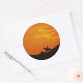 Oranje zonsondergang met Cowboy Silhouette Ronde Sticker (Envelop)