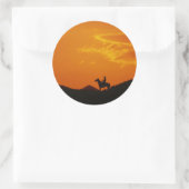 Oranje zonsondergang met Cowboy Silhouette Ronde Sticker (Tas)