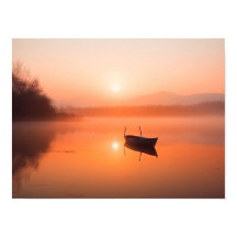 Oranje zonsondergang met een vissersboot