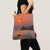 Oranje zonsondergang over Zeeen Tote Bag (Dichtbij)