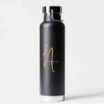 Oranje zwart | Aangepaste naam monogram script Sti Waterfles<br><div class="desc">Aangepast Oranje en zwart Script monogram,  Elegant Chic Water Bottle. Een eenvoudig en modern design in zwart-wit kleur met handgeschreven kalligrafie voor een professionele en coole look. Creëer je eigen gepersonaliseerde,  ecofriendele cadeautjes. Om het even welke doopvont,  om het even welke kleur,  geen minimum.</div>