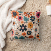 Oranje zwart bloemenpatroon beige achtergrond kussen (Deken)