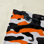 Oranje zwart camouflage-buisdoek strandlaken (In situ)
