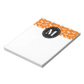 Oranje zwart Halloween Bat Pattern Monogram Notitieblok (Linkerzijde)