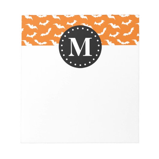 Oranje zwart Halloween Bat Pattern Monogram Notitieblok (Voorkant)