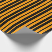 Oranje zwart verticaal stripes patroonontwerp cadeaupapier (Hoek)