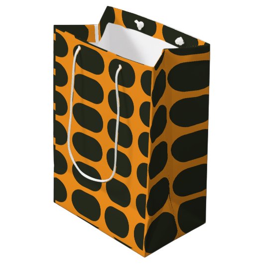 Oranje Zwarte Cirkels Medium Cadeauzakje (Voorkant Gekanteld)