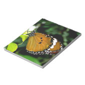 Oranje, zwarte en witte vlinder op leder notitieblok (Linkerzijde)