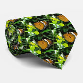 Oranje, zwarte en witte vlinder op leder stropdas (Opgerold)