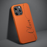 Oranje zwarte legant kalligrafiescript - naam Case-Mate iPhone 14 hoesje<br><div class="desc">Oranje Shimmer White Elegant Calligraphy Script Custom Personalized Name iPhone 14 Smart Phone Case kenmerkt een modern en trendy eenvoudig en stijlvol ontwerp met uw gepersonaliseerde naam in elegante handgeschreven kalligrafiescript-typografie op een metalen oranje shimmer achtergrond. Ontworpen door ©Evco Studio www.zazzle.com/store/evcostudio</div>