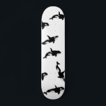 Orca Whale Pod Pattern White Persoonlijk Skateboard<br><div class="desc">Whimsical pod van mooie orka walvissen voor elke walvisliefhebber. Orca killerwalvissen patrooneren huisdecor,  geschenk. Het zwarte en witte witte witte witte witte,  gepersonaliseerde skateboard van Orca.</div>