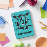 Orcas Killer Whales Blauwgroen Blauw Aangepast iPad Pro Cover<br><div class="desc">Creëer een persoonlijke cover voor uw iPad. Dit omhulsel is voorzien van illustraties van orka's of killerwalvissen in zwart-wit tegen een heldere turquoise of blauwgroen blauwe achtergrond met jouw naam hieronder in vetgedrukt zwart.</div>
