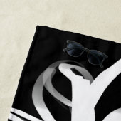 Orchid Noir: Abstract zwart en wit Strandlaken (In situ)