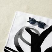 Orchidee Blanc: Abstract Wit & Zwart Strandlaken (In situ)