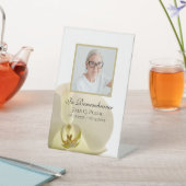 Orchidee Bloem op Witte Viering van het Leven Begr Reclamebord Met Voetstuk (Insitu)