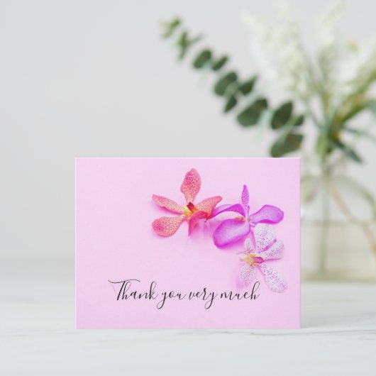 Orchidee bloemen op roze achtergrond Hartelijk dan Briefkaart (Staand voorkant)