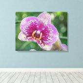 Orchidee up close canvas print (Insitu (Houten vloer))