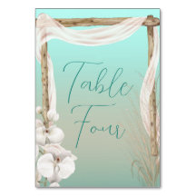 Orchideeën en Boho Arch op het strand bruiloft