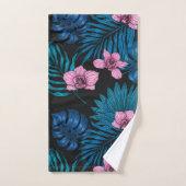 Orchideeën en palmbladeren, roze en blauw op zwart bad handdoek (Handdoek)